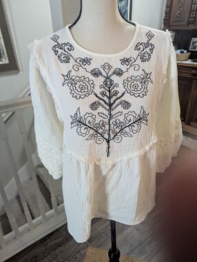Waverly Women's White Embroidered Peasant Blouse